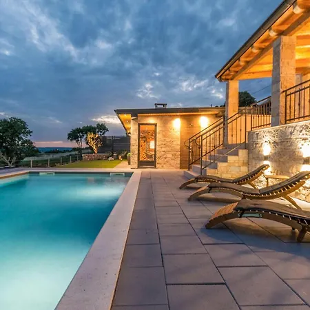 La Holiday home *